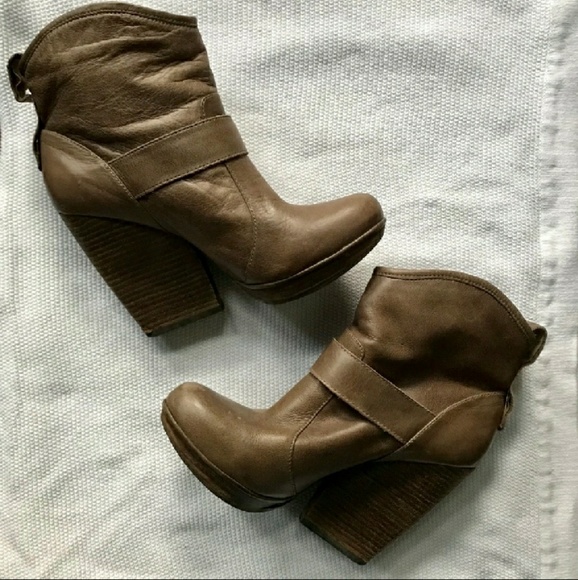 Dolce Vita Platform Booties - Picture 2 of 8